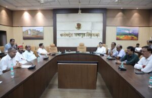 सिंधी समाज की समस्याओं पर कलेक्टर कार्यालय में आयोजित हुई महत्वपूर्ण बैठक