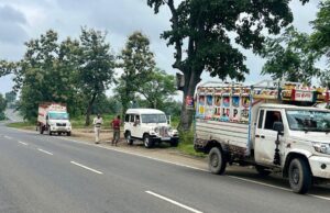 परिवहन विभाग के जांच दल द्वारा छिंदवाड़ा-नागपुर-पांढुर्णा मार्ग में की गई वाहनों की सघन जाँच, 06 वाहनों से लिया गया 6500 रूपये का जुर्माना