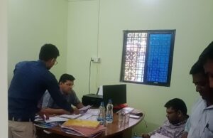 म.प्र.पूर्व क्षेत्र विद्युत वितरण कंपनी छिंदवाड़ा के अधीक्षण अभियंता ने बटकाखापा वितरण केंद्र का औचक निरीक्षण कर प्रगति की समीक्षा की