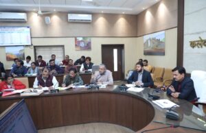 कलेक्टर श्री सिंह ने ली स्वास्थ्य एवं महिला बाल विकास विभाग की समीक्षा बैठक