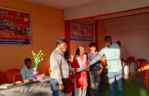 आनंद उत्सव के अंतर्गत 55 वर्षीय दिव्यांग श्री राधेश्याम ने कुर्सी दौड़ में मारी बाजी