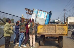 छोटा तालाब क्षेत्र से अतिक्रमण हटाया गया